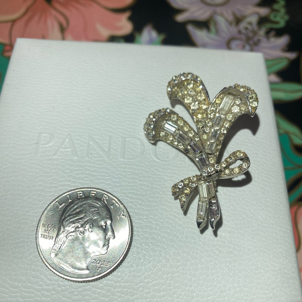Vintage rhinestone brooch - Picture 3 of 8